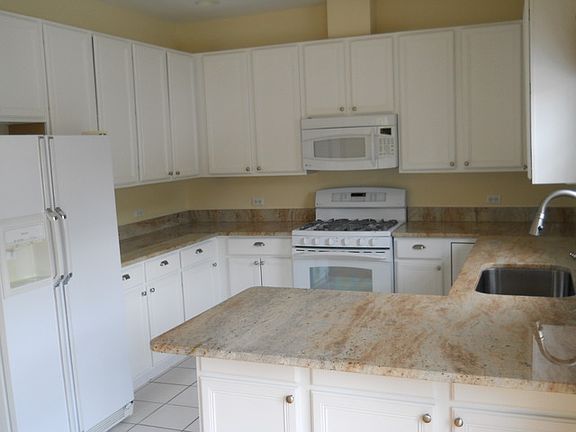 4th image of 1128 Schneider Ave