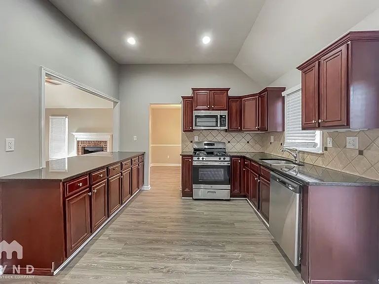 1942 Hobson Ct SW — Photo 2