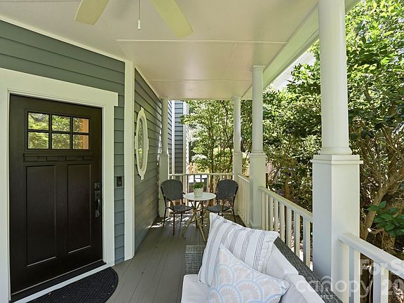 3rd image of 2009 Victorian Pl