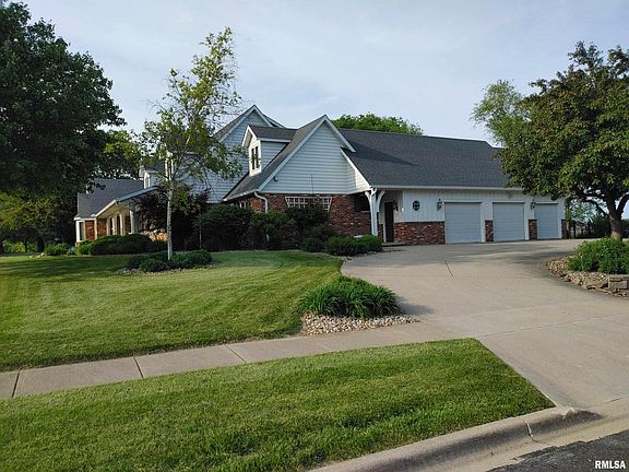 4th image of 909 Hillcrest Dr