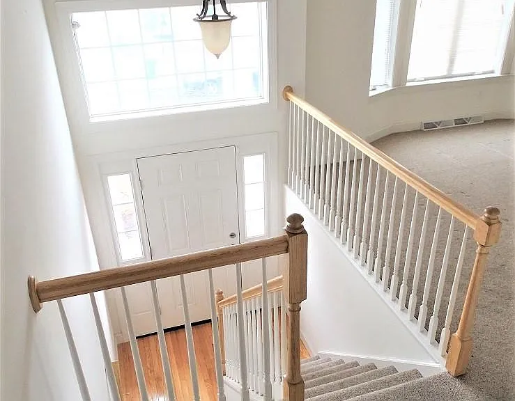 766 Oak Leaf Ln — Photo 2