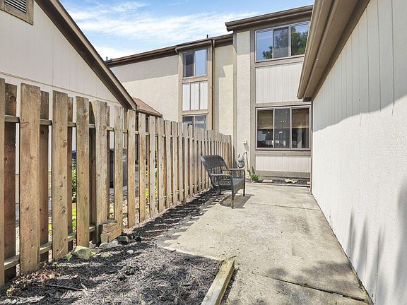 4th image of 882 Tamara Dr S