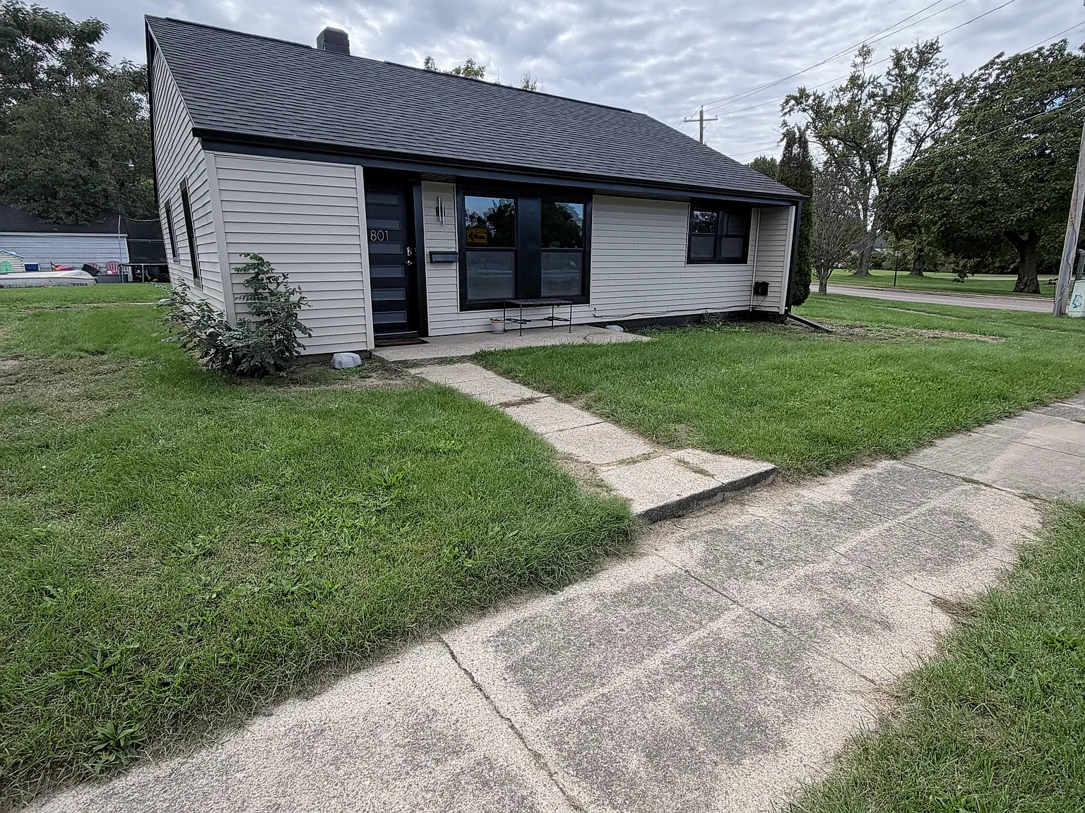 2 bed, 900 sqft, $1,250 — Photo 1