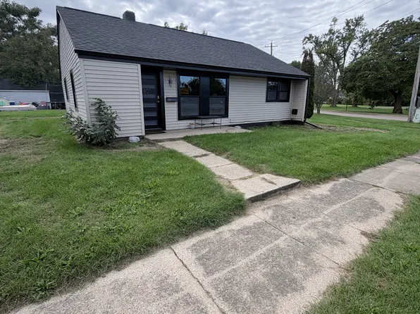 801 River St, Three Rivers, MI 49093