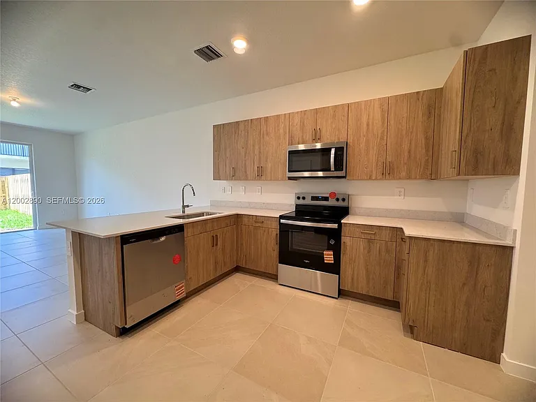 178 NE 14th Ave — Photo 13