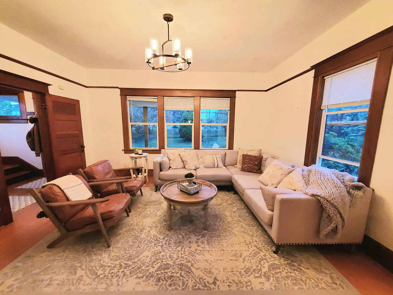 3 bed, 1810 sqft, $3,295 — Photo 3