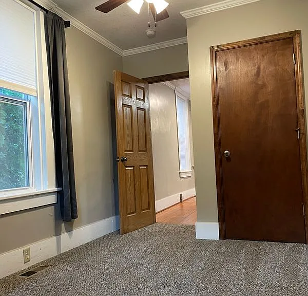 838 S Oak St — Photo 17