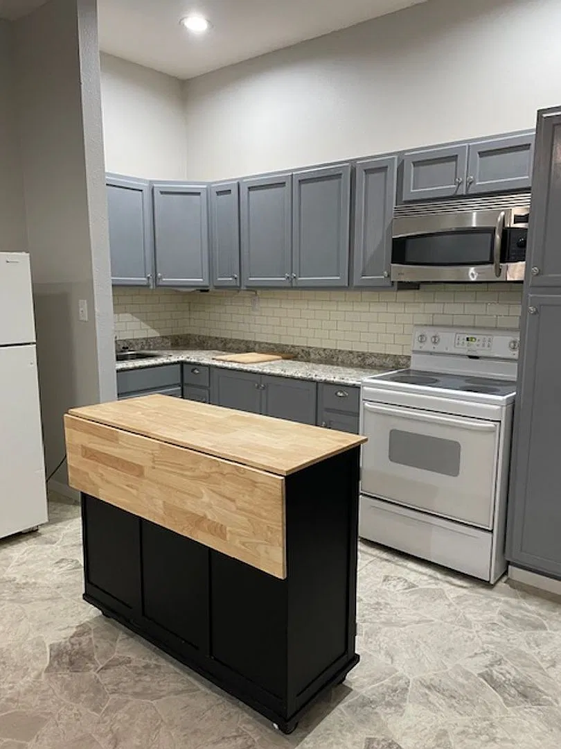 815 N B St — Photo 1
