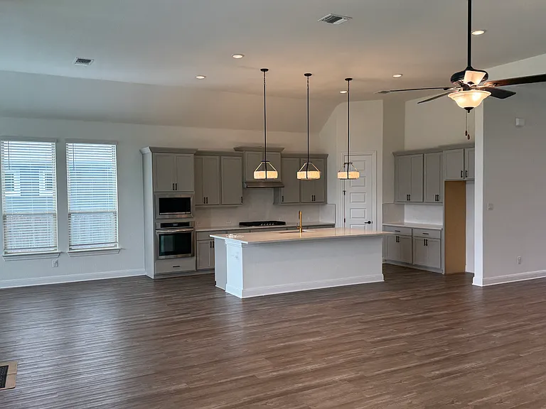 352 Olympic Park Dr — Photo 6