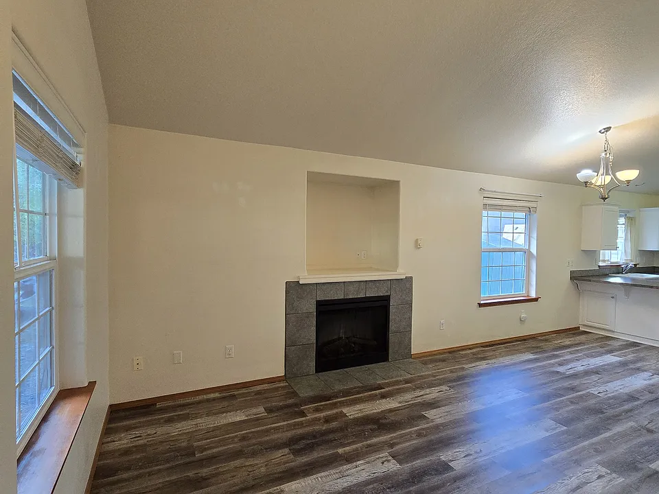 135 S Quadrant St