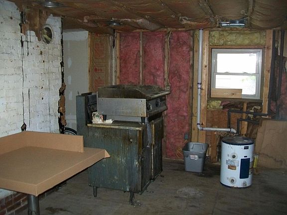 3rd image of 825 Charles Ave