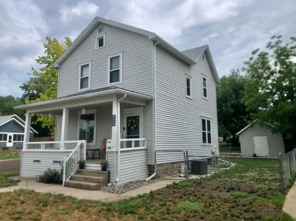 324 W Pleasant Dr, Pierre, SD 57501