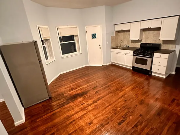 8616 S Escanaba Ave APT 2F, Chicago, IL 60617
