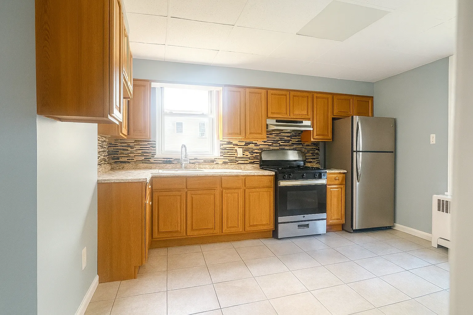 3 bed, 1100 sqft, $2,000 — Photo 3