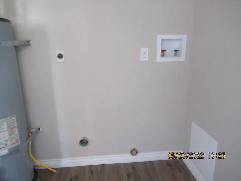 908 E Cypress Ave — Photo 7