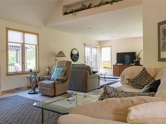 5th image of 5235 Oakridge Dr