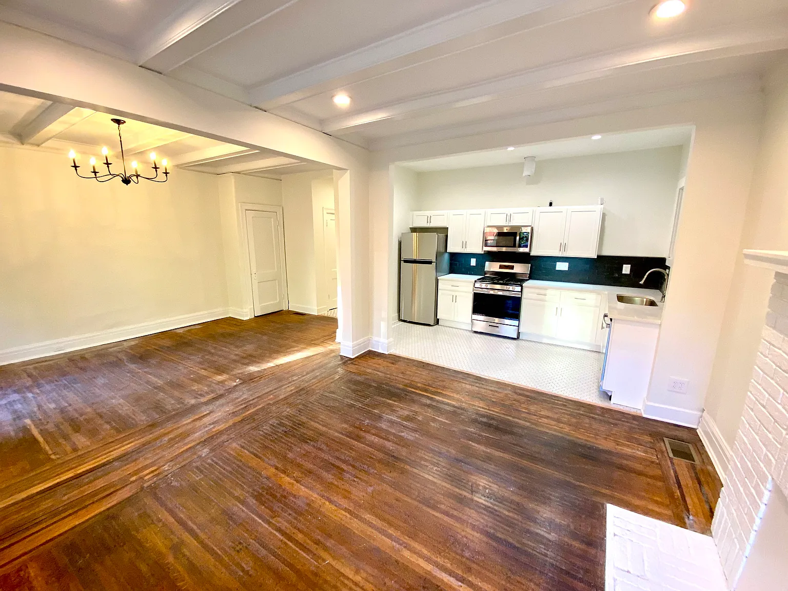 2 bed, 1035 sqft, $1,565 — Photo 2