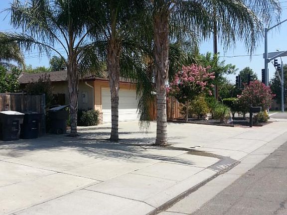 5th image of 563 Yosemite Dr