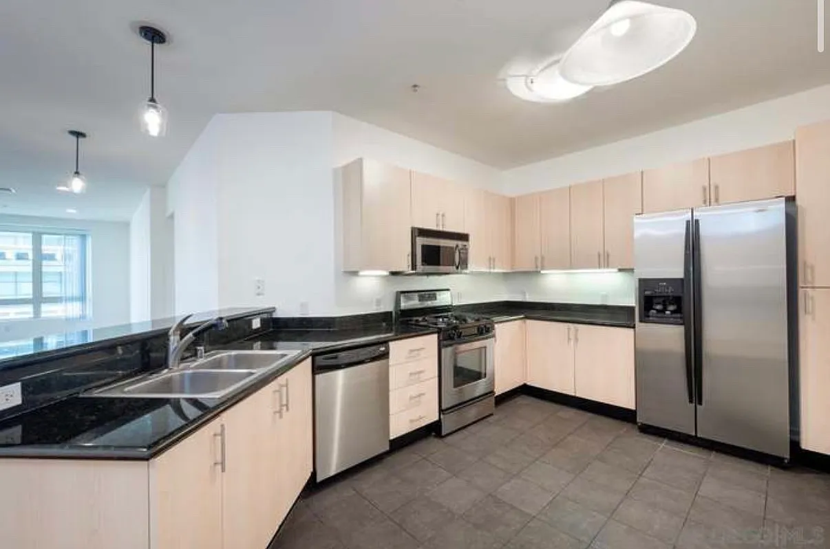 2 bed, 1361 sqft, $3,400 — Photo 2