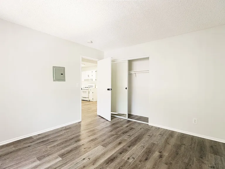 226 South Serrano — Photo 9