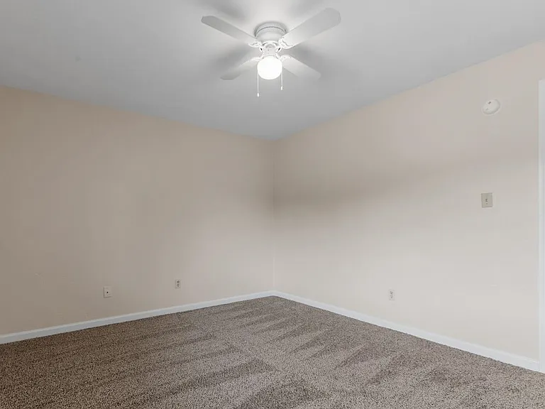 2188 Claremont Ln #C — Photo 32