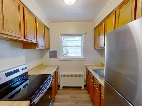 31 Parkwood St APT 1, Albany, NY 12208