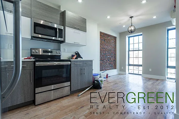 Rented by Evergreen Apartments BK | media 1