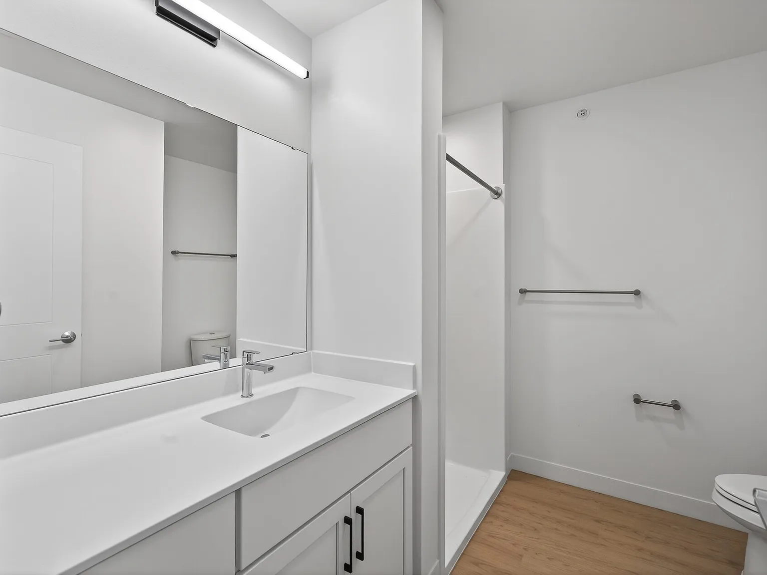 2 bed, 738 sqft, $1,737 — Photo 2