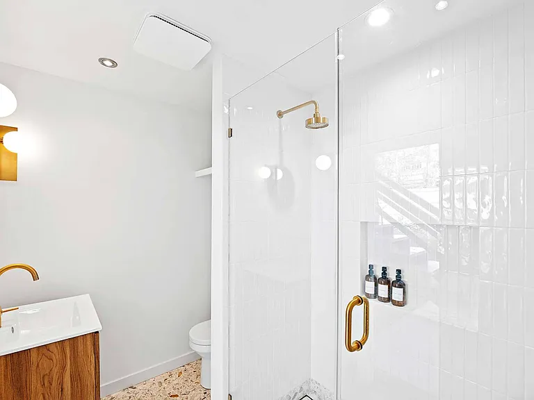 1039 Springs Fireplace Rd — Photo 18