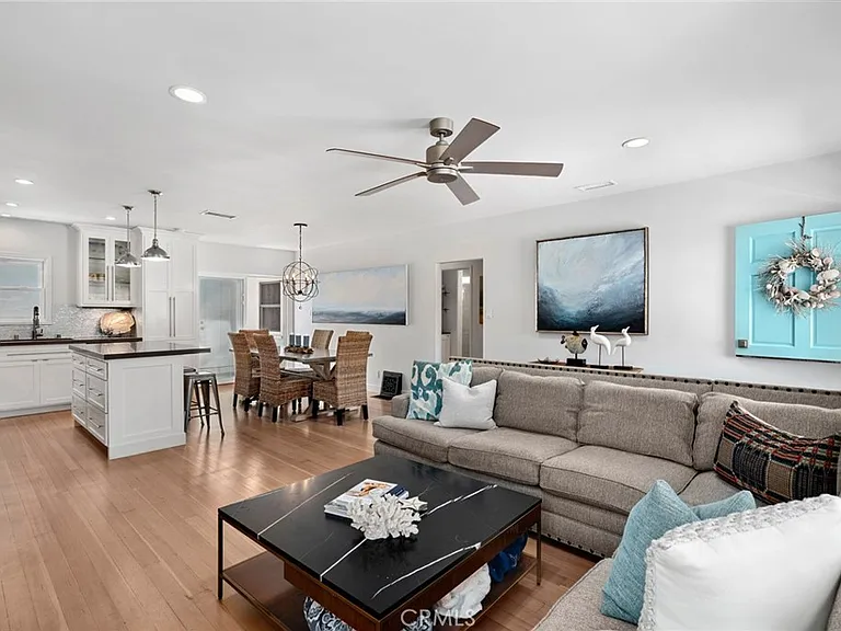 2049 E Ocean Blvd — Photo 8