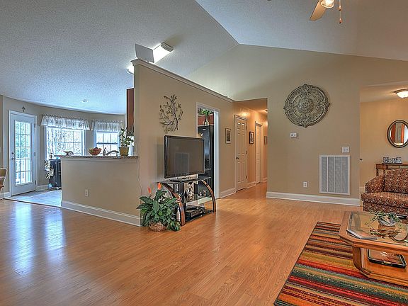 3rd image of 115 Katie Ct