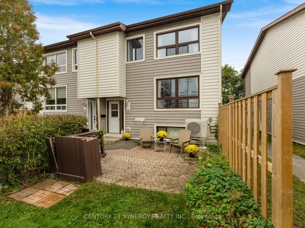 19 Banner Rd #A, Ottawa, ON K2H 8T3