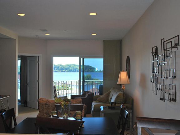 4th image of 232 Lakeside Dr #18