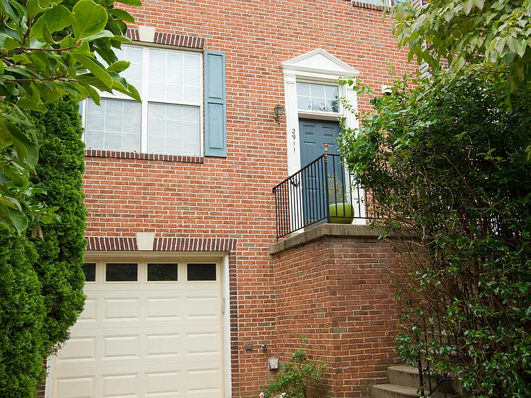 2911 Jessica Ct — Photo 1
