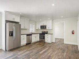 1462 W 28th St