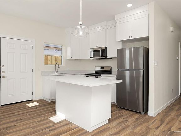 5th image of 609 N Onyx Ave #1