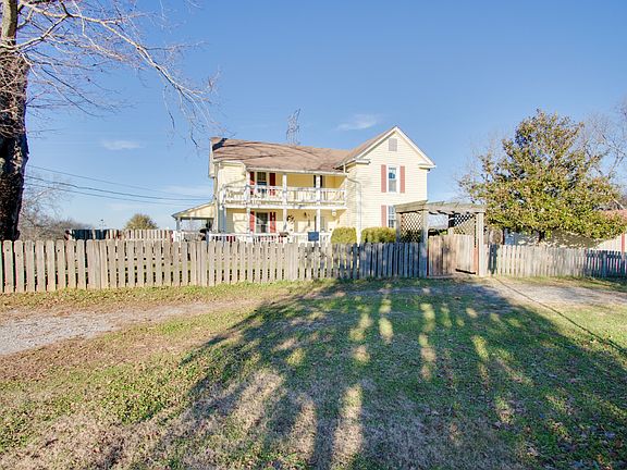 2nd image of 290 Tomlinson Pl