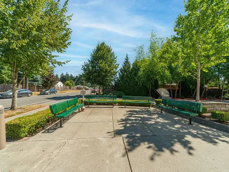 Avion Apartments — Photo 7