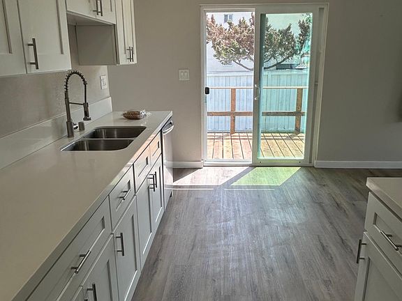 3rd image of 267 Richardson Ave