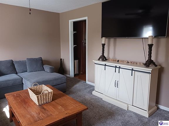 3rd image of 107 Botto Ave