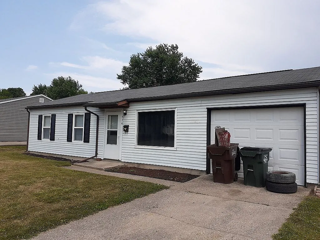 576 Kristine Ln photo 1