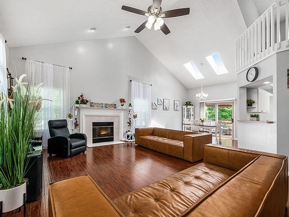 3rd image of 1004 Featherstone Ct