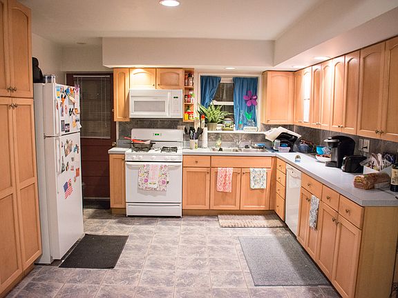 Picture of the spacious kitchen with tons of cabinets