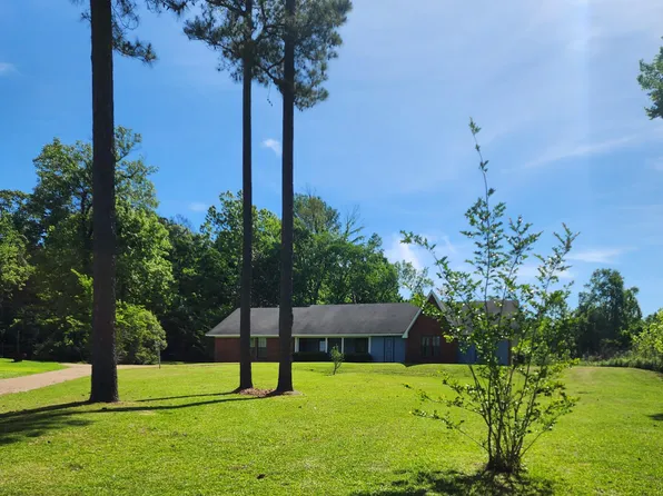 1728 Moonmist Dr, Yazoo City, MS 39194