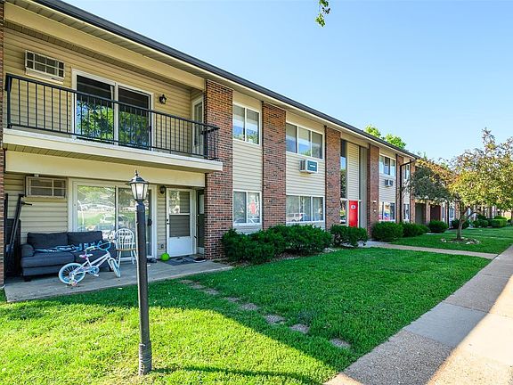 3rd image of 9920 Bunker Hill Dr APT D