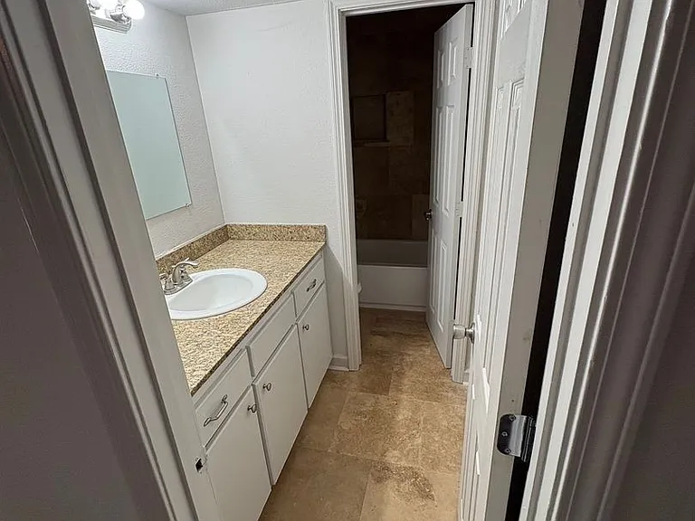 901 Park Ln — Photo 4