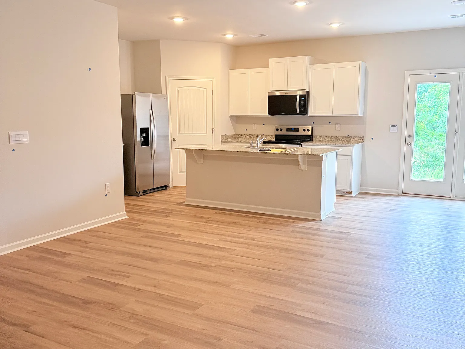 3 bed, 1877 sqft, $2,150 — Photo 3