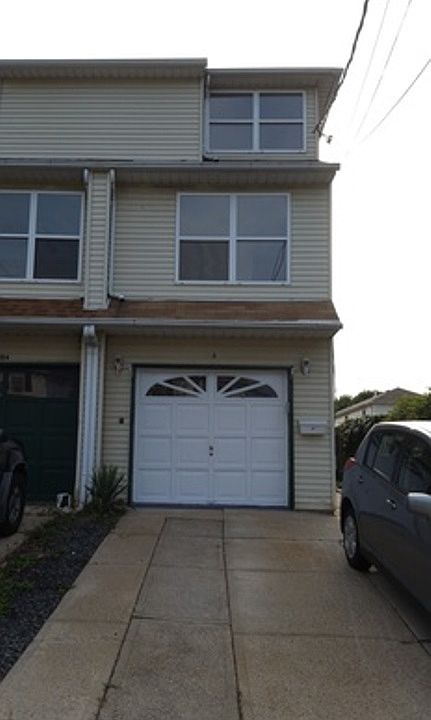 1st image of 182 Wellbrook Ave