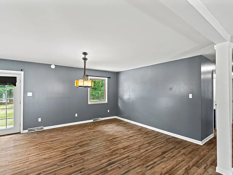 75 Vandergrift Dr — Photo 2