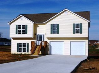 82 Poinsettia Ln, Chatsworth, GA 30705